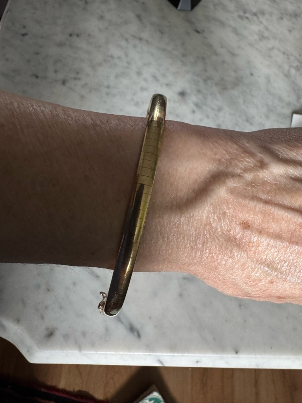 10k Omega Bracelet - Picture 4 of 11